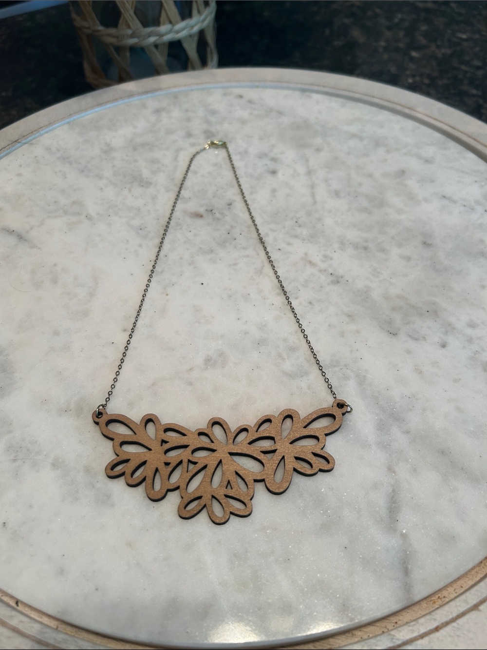 Brown Floral Cutout Pendant Necklace - Women Accessories